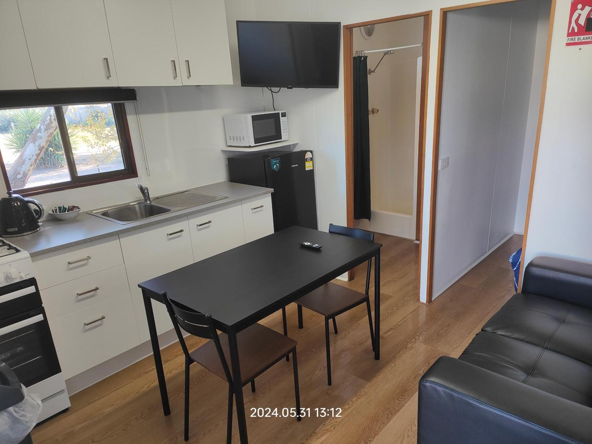 Wagga Wagga Tourist Park Hotel Room photo